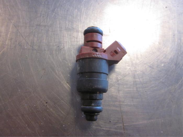 Injector (petrol injection) from a Audi A6 2001
