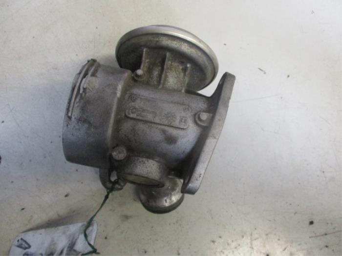 Usagé Valve RGE Mercedes C (W203) 2.2 C-220 CDI 16V Prix € 60,00 Règlement à la marge proposé par Autobedrijf Brooks
