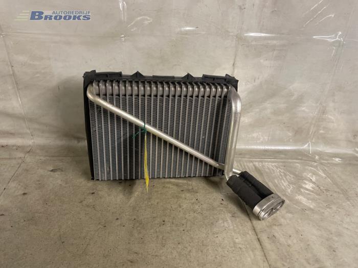 Usagé Radiateur clim Volkswagen Passat Prix € 20,00 Règlement à la marge proposé par Autobedrijf Brooks