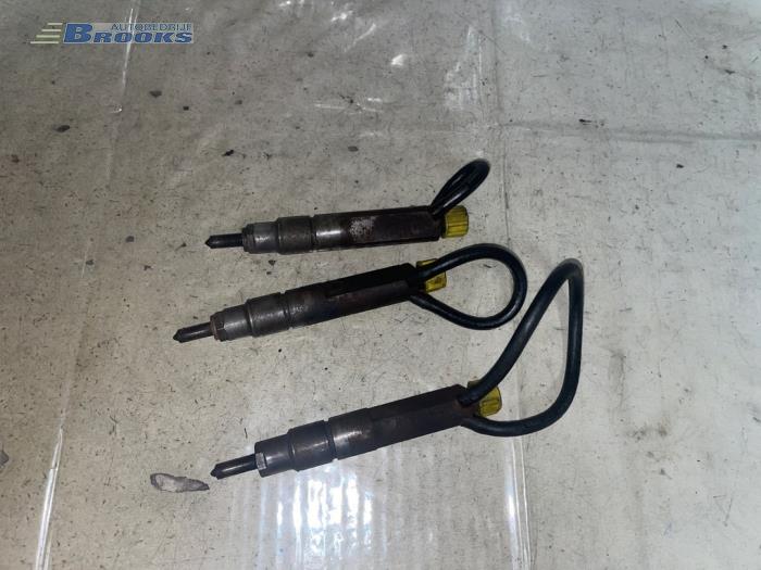 Usagé Injecteurs Volkswagen Polo III (6N1) 1.9 SDI Prix € 15,00 Règlement à la marge proposé par Autobedrijf Brooks