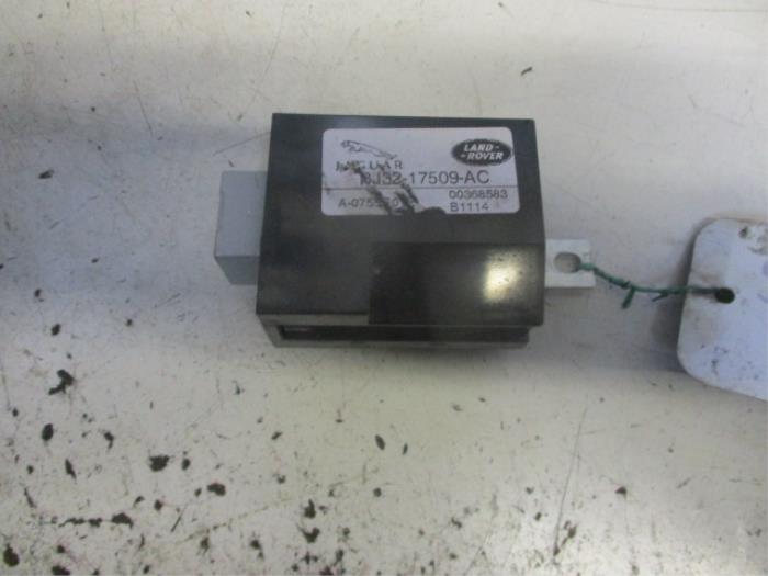 Używane Modul wycieraczek Landrover Range Rover Evoque (LVJ/LVS) 2.2 TD4 16V 5-drs. Cena € 25,00 Procedura marży oferowane przez Autobedrijf Brooks
