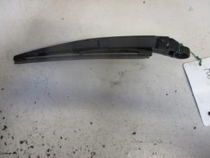 Used Rear wiper arm Opel Karl 1.0 12V Price € 15,00 Margin scheme offered by Autobedrijf Brooks