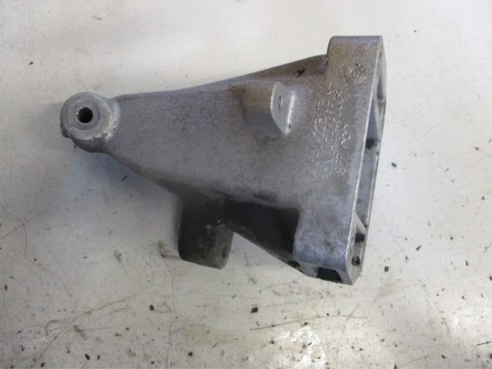 Used Engine mount Mercedes Sprinter Price € 20,00 Margin scheme offered by Autobedrijf Brooks