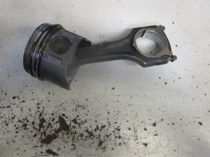Usagé Piston Mercedes Sprinter Prix sur demande proposé par Autobedrijf Brooks