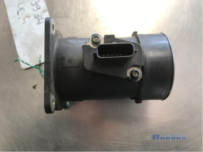 Air mass meter from a Nissan X-Trail (T30) 2.2 dCi 16V 4x2 2006