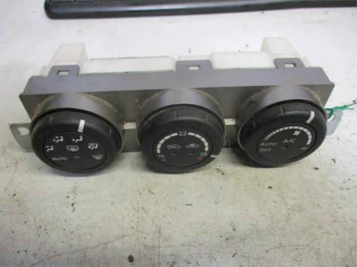 Panel sterowania nagrzewnicy z Nissan X-Trail (T30) 2.2 dCi 16V 4x2 2006