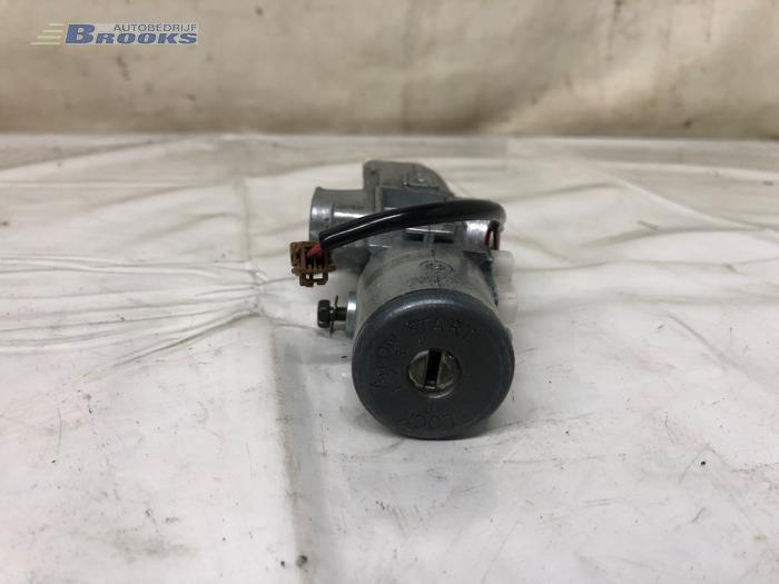 Ignition lock + computer from a Nissan X-Trail (T30) 2.2 dCi 16V 4x2 2006
