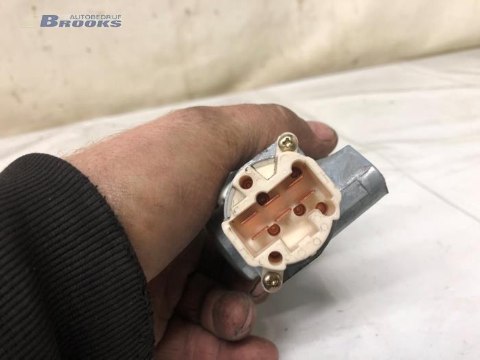Ignition lock + computer from a Nissan X-Trail (T30) 2.2 dCi 16V 4x2 2006