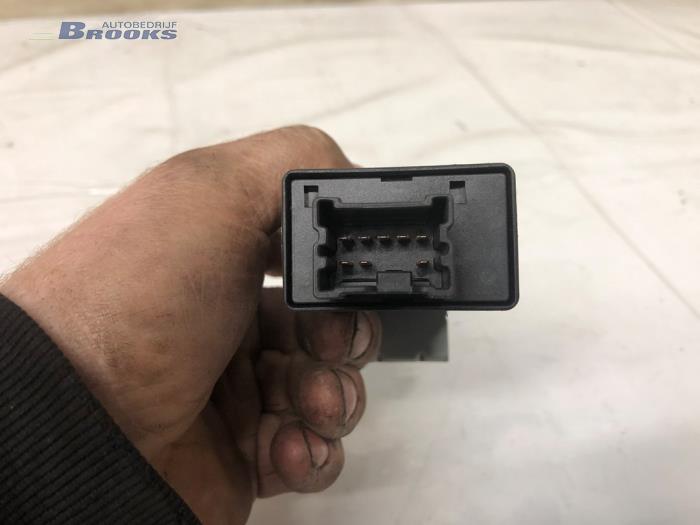 Ignition lock + computer from a Nissan X-Trail (T30) 2.2 dCi 16V 4x2 2006