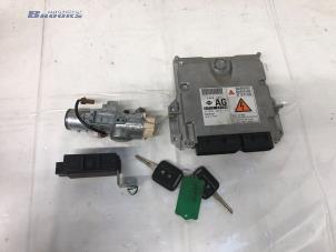 Ignition lock + computer from a Nissan X-Trail (T30) 2.2 dCi 16V 4x2 2006