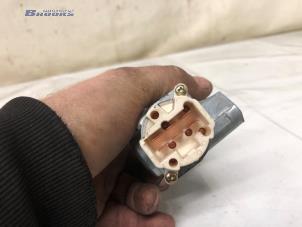 Ignition lock + computer from a Nissan X-Trail (T30) 2.2 dCi 16V 4x2 2006