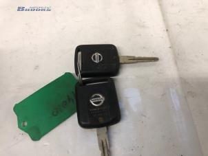 Ignition lock + computer from a Nissan X-Trail (T30) 2.2 dCi 16V 4x2 2006