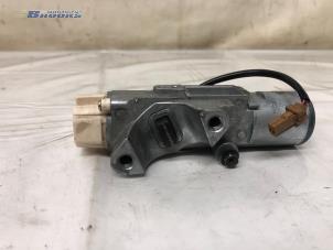 Ignition lock + computer from a Nissan X-Trail (T30) 2.2 dCi 16V 4x2 2006