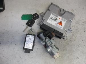 Used Ignition lock + computer Nissan X-Trail (T30) 2.2 dCi 16V 4x2 Price on request offered by Autobedrijf Brooks
