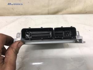 Ignition lock + computer from a Nissan X-Trail (T30) 2.2 dCi 16V 4x2 2006