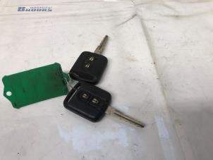 Ignition lock + computer from a Nissan X-Trail (T30) 2.2 dCi 16V 4x2 2006