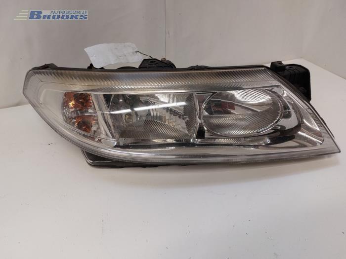 Używane Reflektor prawy Renault Laguna II Grandtour (KG) 1.8 16V Cena € 15,00 Procedura marży oferowane przez Autobedrijf Brooks