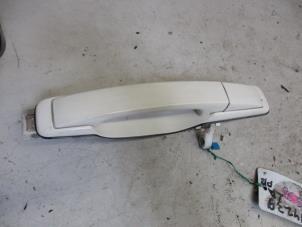 Used Rear door handle 4-door, left Ssang Yong Rexton 2.7 Xdi RX270 XVT 16V Price on request offered by Autobedrijf Brooks