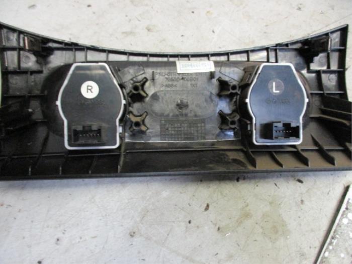 Interruptor de calefactor de asiento de un SsangYong Rexton 2.7 Xdi RX270 XVT 16V 2011