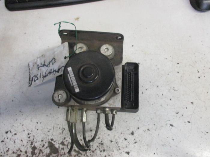 Begagnade ABS-pump Ssang Yong Rexton 2.7 Xdi RX270 XVT 16V Pris på förfrågan erbjuds av Autobedrijf Brooks