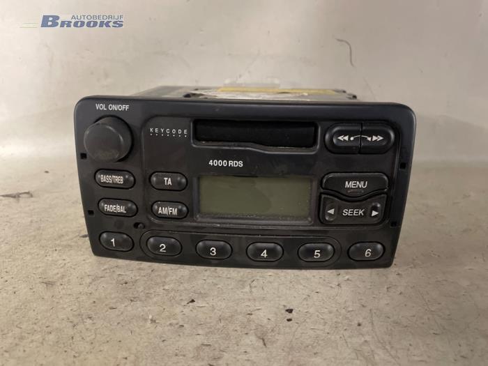 Radio/Cassette d'un Ford Escort 6 (ANL) 1.6 Laser 16V 1998
