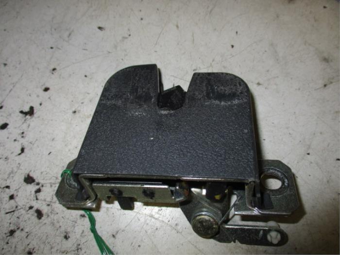 Tailgate lock mechanism from a Seat Leon (1M1) 1.8 20V Turbo 2002