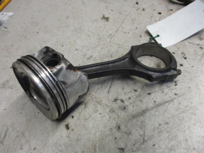 Used Piston Mercedes E (W213) E-200 2.0 Turbo 16V Price € 200,00 Margin scheme offered by Autobedrijf Brooks