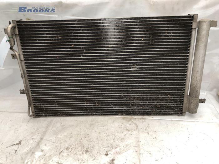 Usagé Radiateur clim Kia Cerato 1.5 CRDi 16V Prix € 75,00 Règlement à la marge proposé par Autobedrijf Brooks