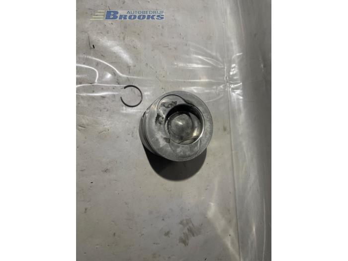 Usados Pistón Volkswagen Crafter 2.5 TDI 30/32/35/46/50 Precio € 40,00 Norma de margen ofrecido por Autobedrijf Brooks