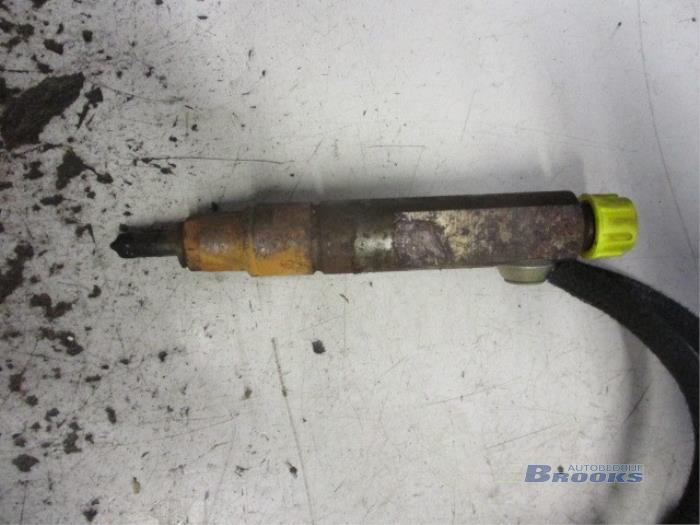 Usagé Injecteurs Volkswagen Transporter/Caravelle T4 2.5 TDI Prix € 60,00 Règlement à la marge proposé par Autobedrijf Brooks