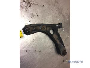 Begagnade Främre gaffelben, vänster Peugeot 107 1.0 12V Pris € 15,00 Marginaltabell erbjuds av Autobedrijf Brooks