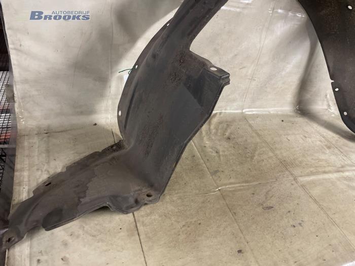 Używane Nadkole Mazda 323 Fastbreak (BJ14) 1.5 LX,GLX 16V Cena € 10,00 Procedura marży oferowane przez Autobedrijf Brooks