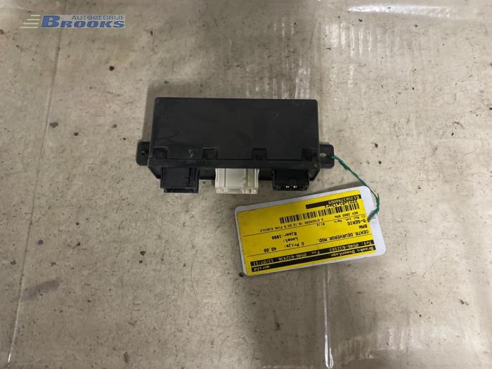 Central door locking module from a BMW 5-Serie 1998