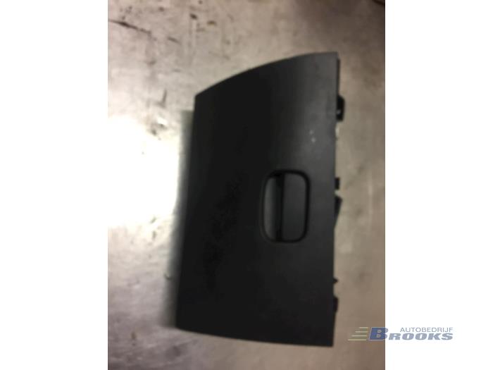 Begagnade Handskfack Fiat Punto Evo (199) 1.3 JTD Multijet 85 16V Euro 5 Pris € 35,00 Marginaltabell erbjuds av Autobedrijf Brooks