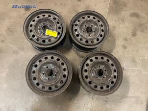 Used Set of wheels Hyundai Trajet 2.0 16V Price € 25,00 Margin scheme offered by Autobedrijf Brooks