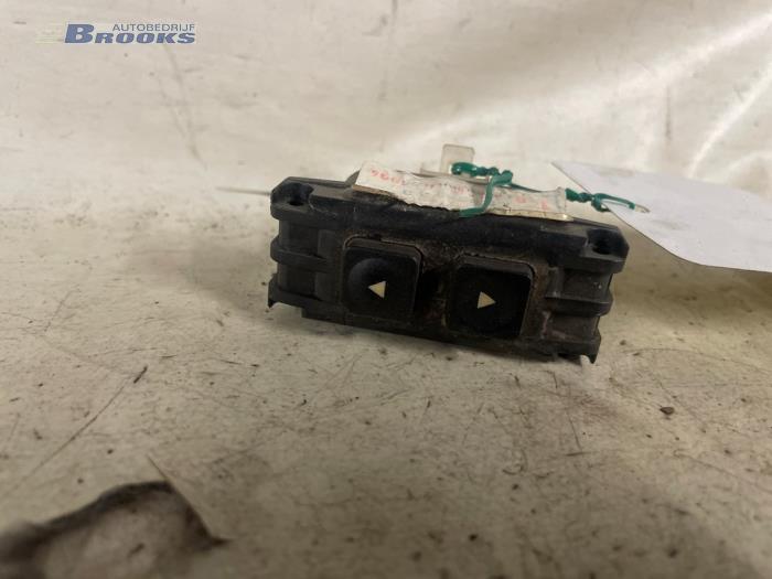 Usados Interruptor de ventanilla eléctrica Fiat Tempra Precio € 5,00 Norma de margen ofrecido por Autobedrijf Brooks