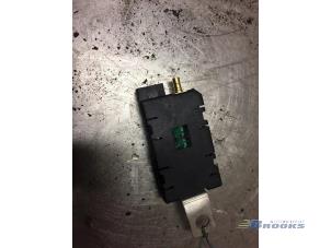 Used Antenna Amplifier Peugeot 207 CC (WB) 1.6 16V Price € 15,00 Margin scheme offered by Autobedrijf Brooks