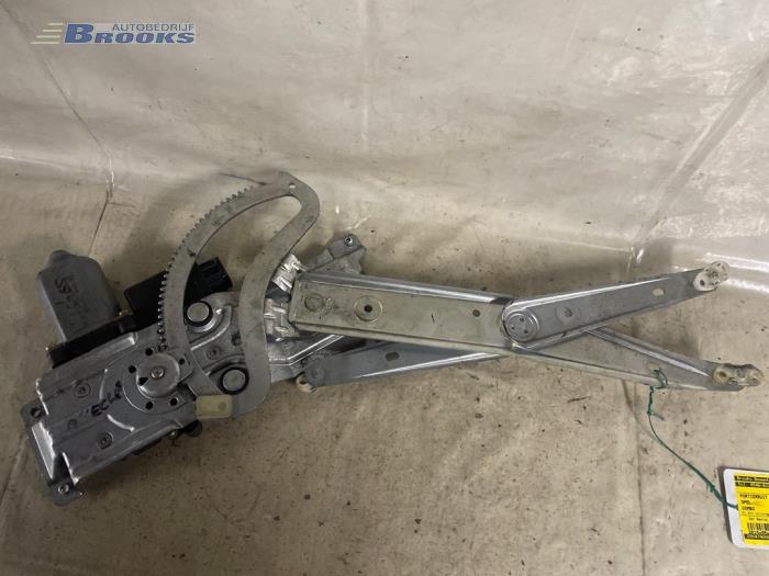 Usados Motor de ventanilla de puerta Opel Combo (Corsa B) 1.7 D Precio € 25,00 Norma de margen ofrecido por Autobedrijf Brooks