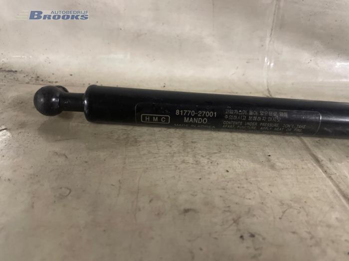 Rear gas strut, left from a Hyundai Coupe 2.0i 16V 1999