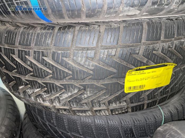 Używane Opona zimowa Cena € 15,00 Procedura marży oferowane przez Autobedrijf Brooks