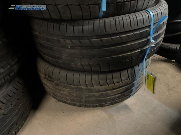 Używane Opona Cena na żądanie oferowane przez Autobedrijf Brooks