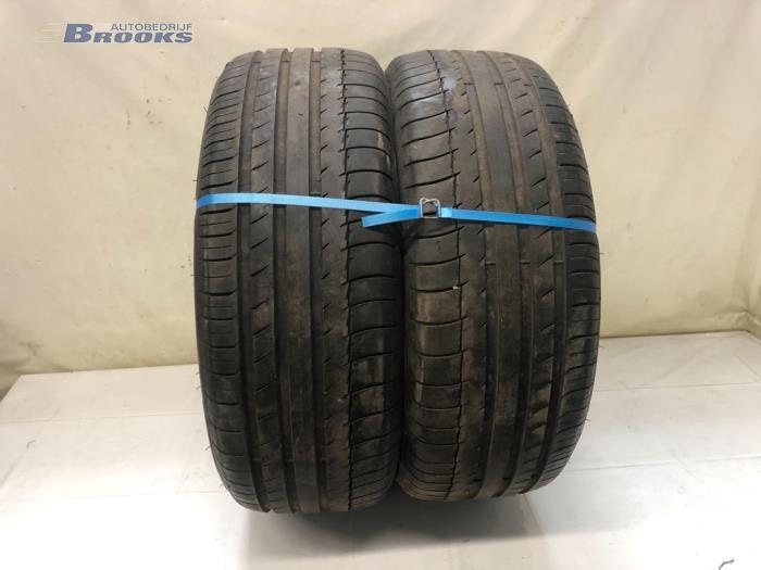 Używane Opona Cena na żądanie oferowane przez Autobedrijf Brooks