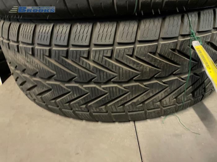 Używane Opona zimowa Cena na żądanie oferowane przez Autobedrijf Brooks
