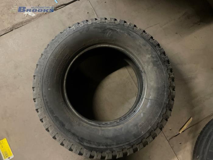 Używane Opona Cena na żądanie oferowane przez Autobedrijf Brooks