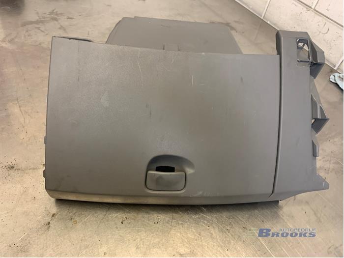 Begagnade Handskfack Renault Scénic II (JM) 2.0 dCi 16V 150 Pris € 40,00 Marginaltabell erbjuds av Autobedrijf Brooks