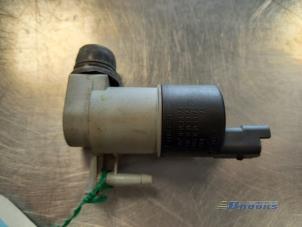 Usados Bomba de limpiaparabrisas delante Dacia Logan (LS) 1.4 Precio € 10,00 Norma de margen ofrecido por Autobedrijf Brooks