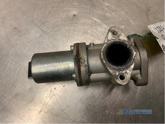 EGR valve from a Kia Sorento I (JC) 2.5 CRDi 16V 2004