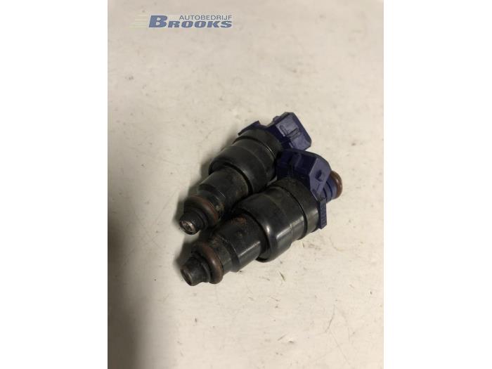 Injector (petrol injection) from a Renault Megane (BA/SA) 1.6i ,Easy 1996