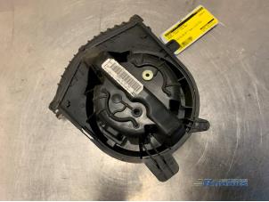 Usagé Ventilateur chauffage Renault Scénic II (JM) 1.6 16V Prix € 30,00 Règlement à la marge proposé par Autobedrijf Brooks