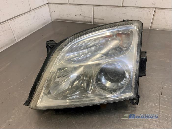 Używane Reflektor lewy Opel Vectra C Caravan 2.2 DIG 16V Cena € 100,00 Procedura marży oferowane przez Autobedrijf Brooks